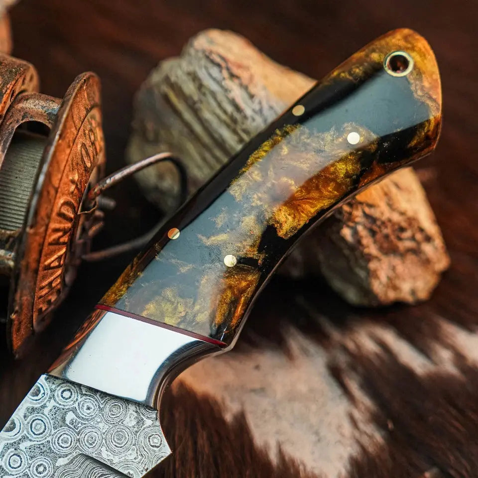 8.3" Handmade Damascus Hunting Knife – Full Tang Resin Handle