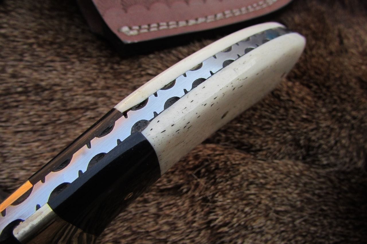 KBS Knives Store Guthook Knives Hunter's Fixed Blade Guthook Knife - Damascus Steel & Water Buffalo Horn/Camel Bone Handle