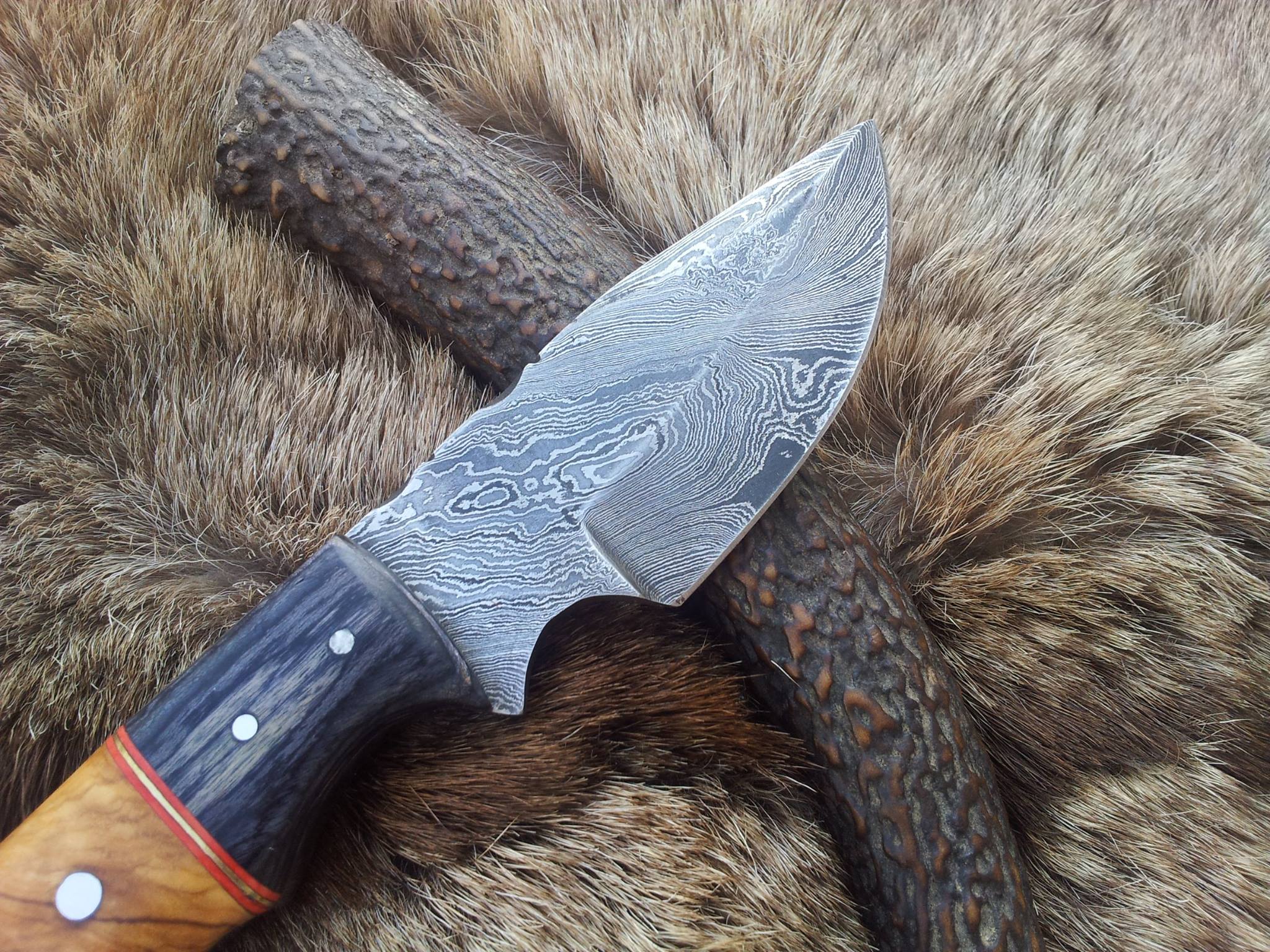 Custom Damascus Steel Field Dressing Deer Skinning Knife – 7 Inch Drop