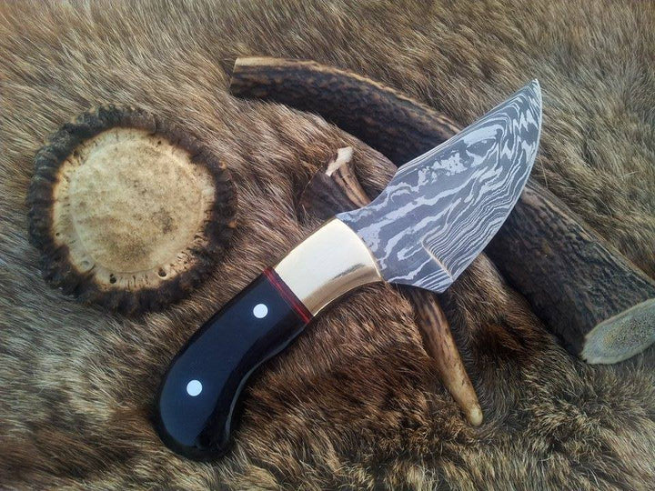 Damascus Steel Field Dressing Deer Skinning Knife – 7 Inch Drop Point