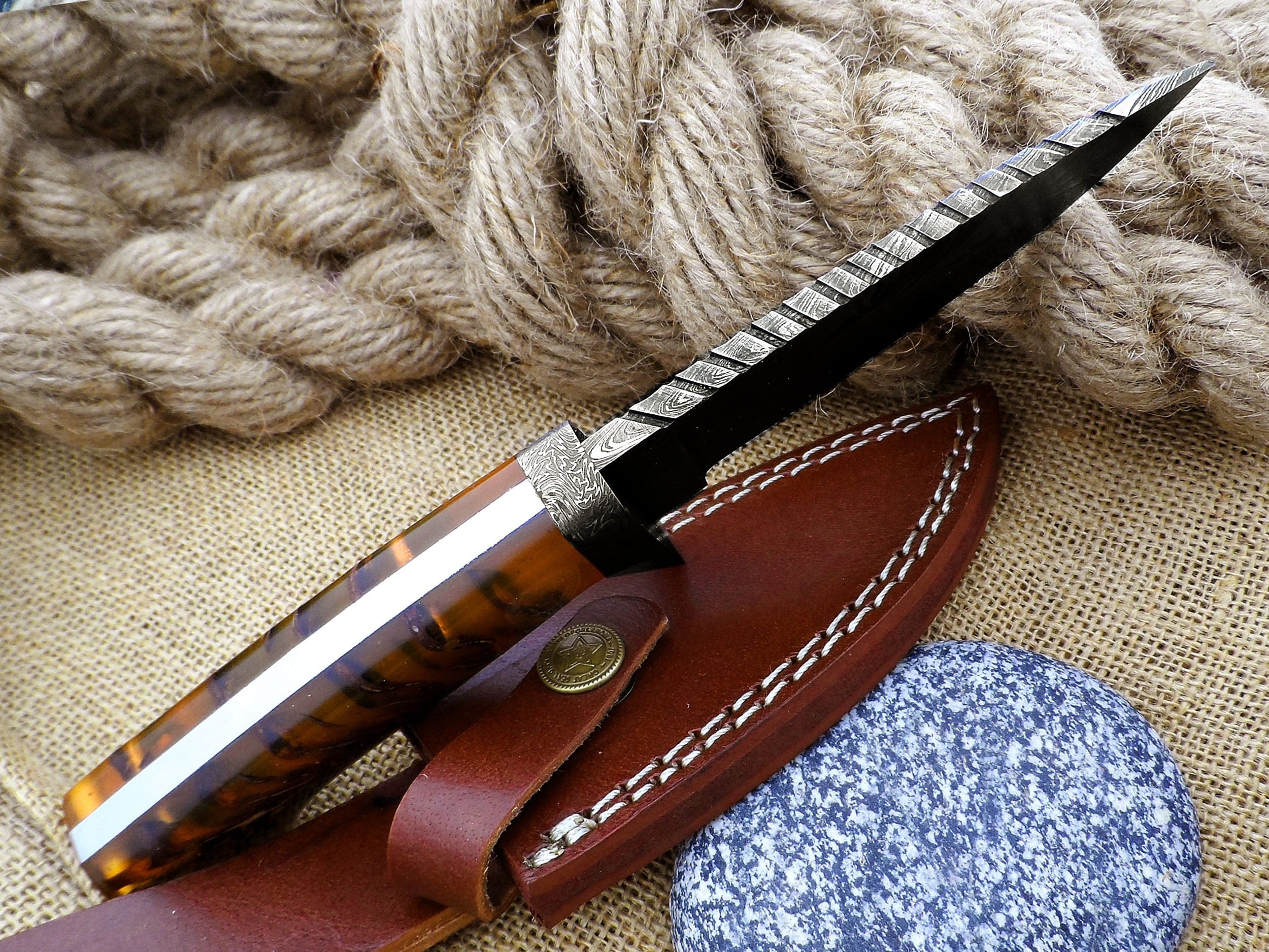 MALIKA KNIVES simple Best Deer Skinning Knife - Feather Damascus Pinecone Handle