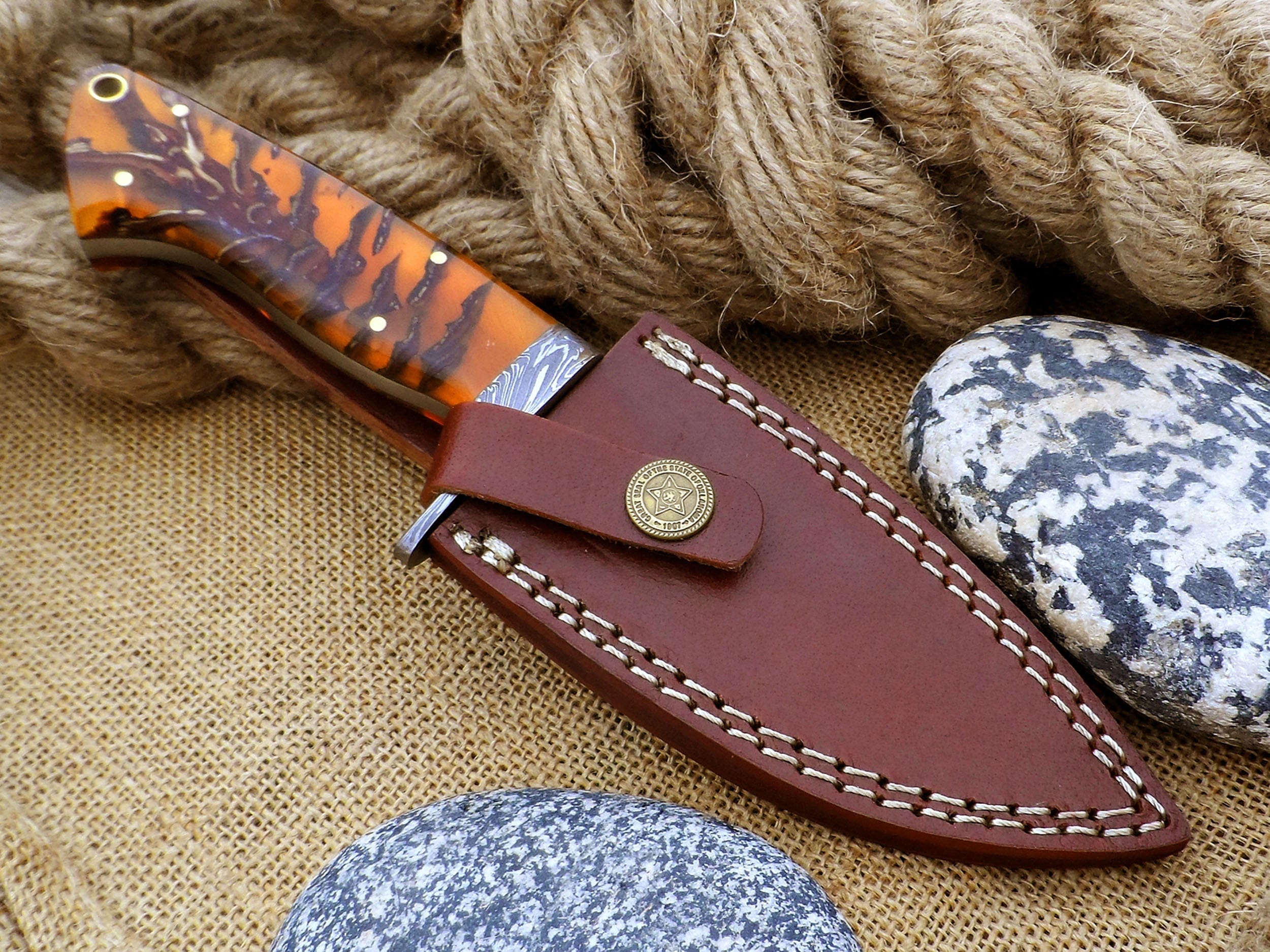 MALIKA KNIVES simple Best Deer Skinning Knife - Feather Damascus Pinecone Handle