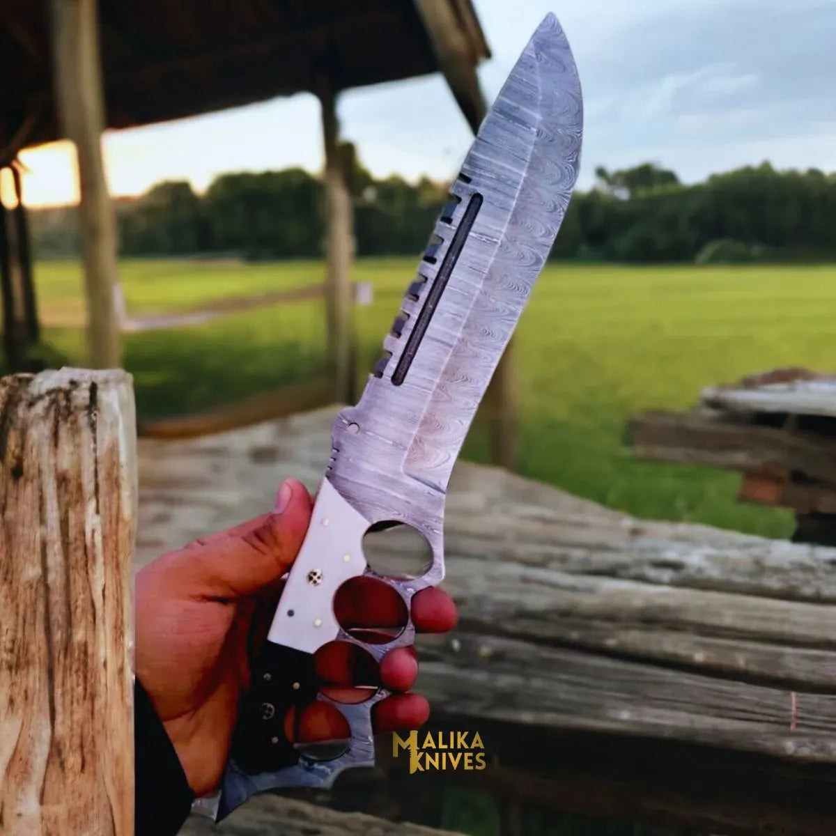 MALIKA KNIVES simple Black White Damascus Knuckle Bowie Knife Resin Handle