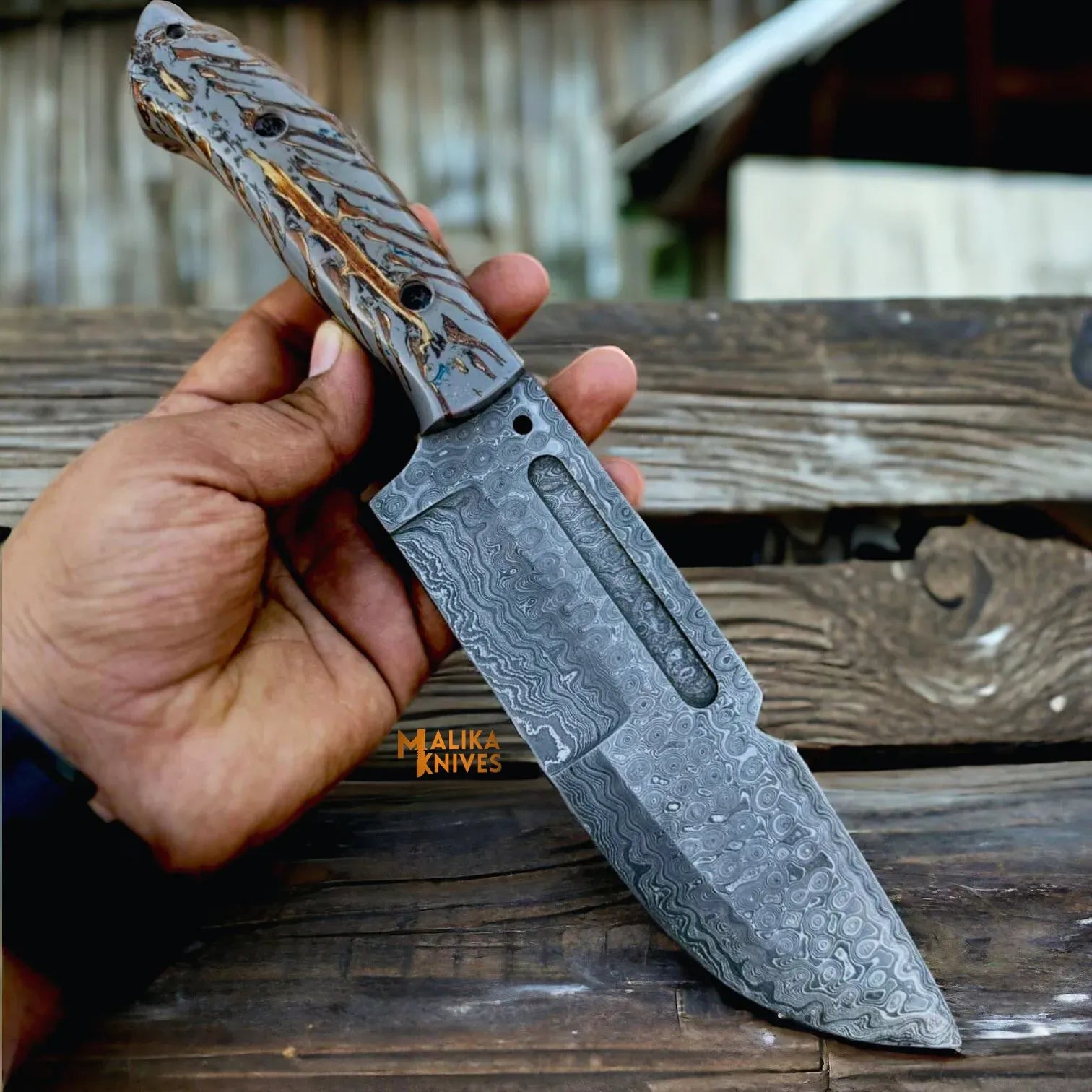 MALIKA KNIVES simple Damascus Bowie Knife Pine Cone Resin Handle