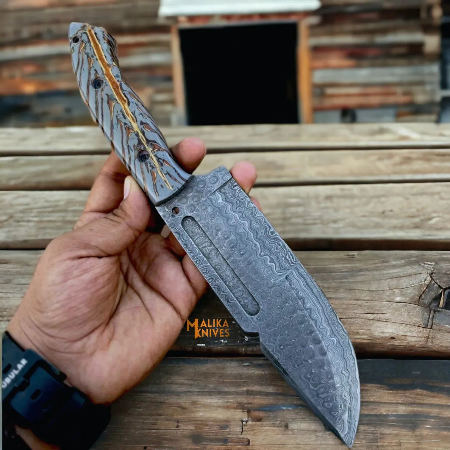 MALIKA KNIVES simple Damascus Bowie Knife Pine Cone Resin Handle