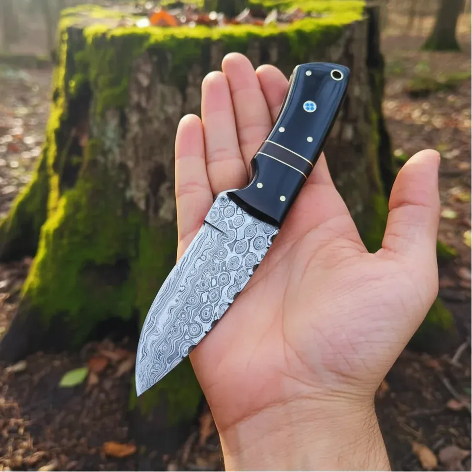 MALIKA KNIVES simple Damascus Hunting Knife Bull Horn Handle Compact