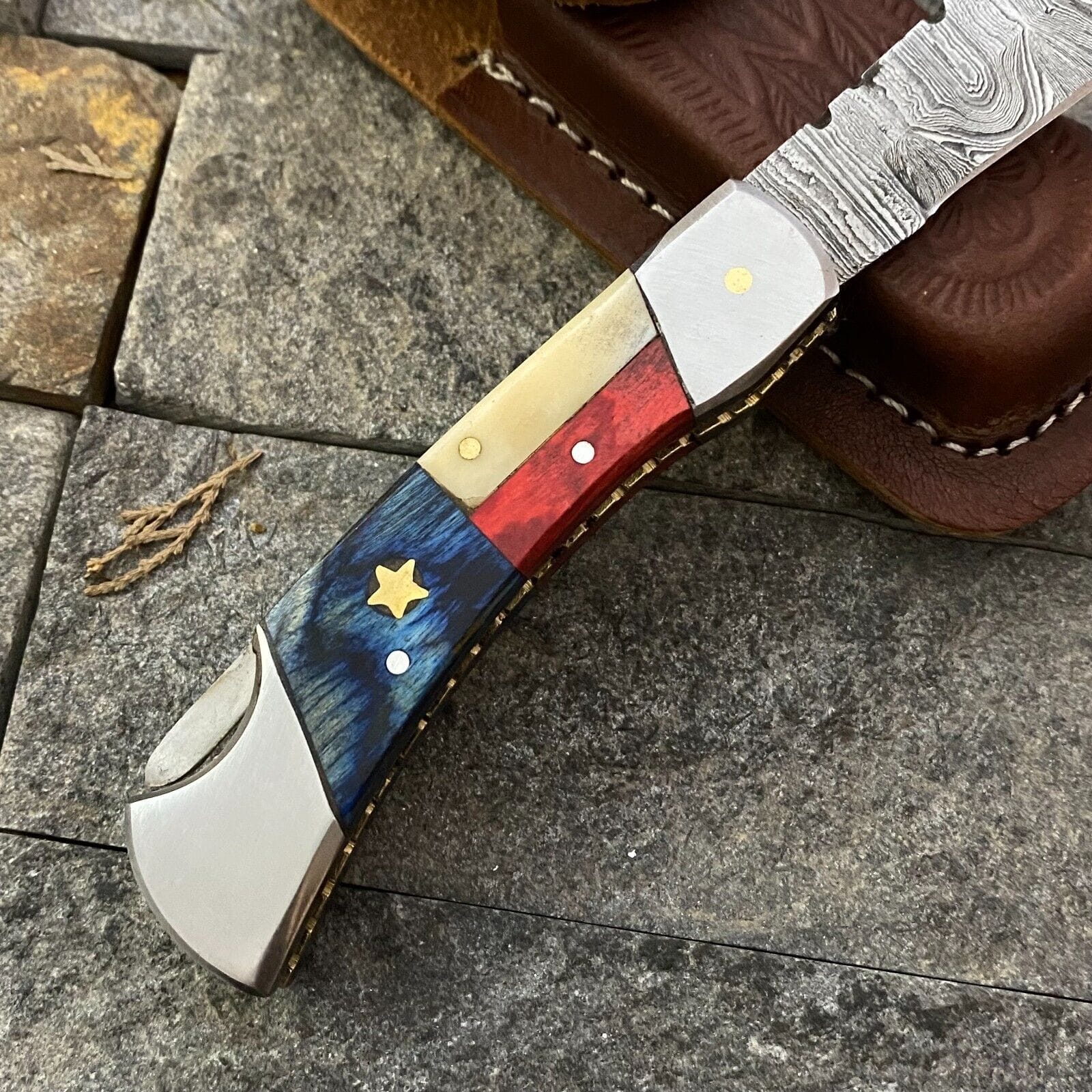 Texan Knives folding knives Damascus Steel Pocket Knife with Texas Flag Handle – 3" Blade, Leather Sheath