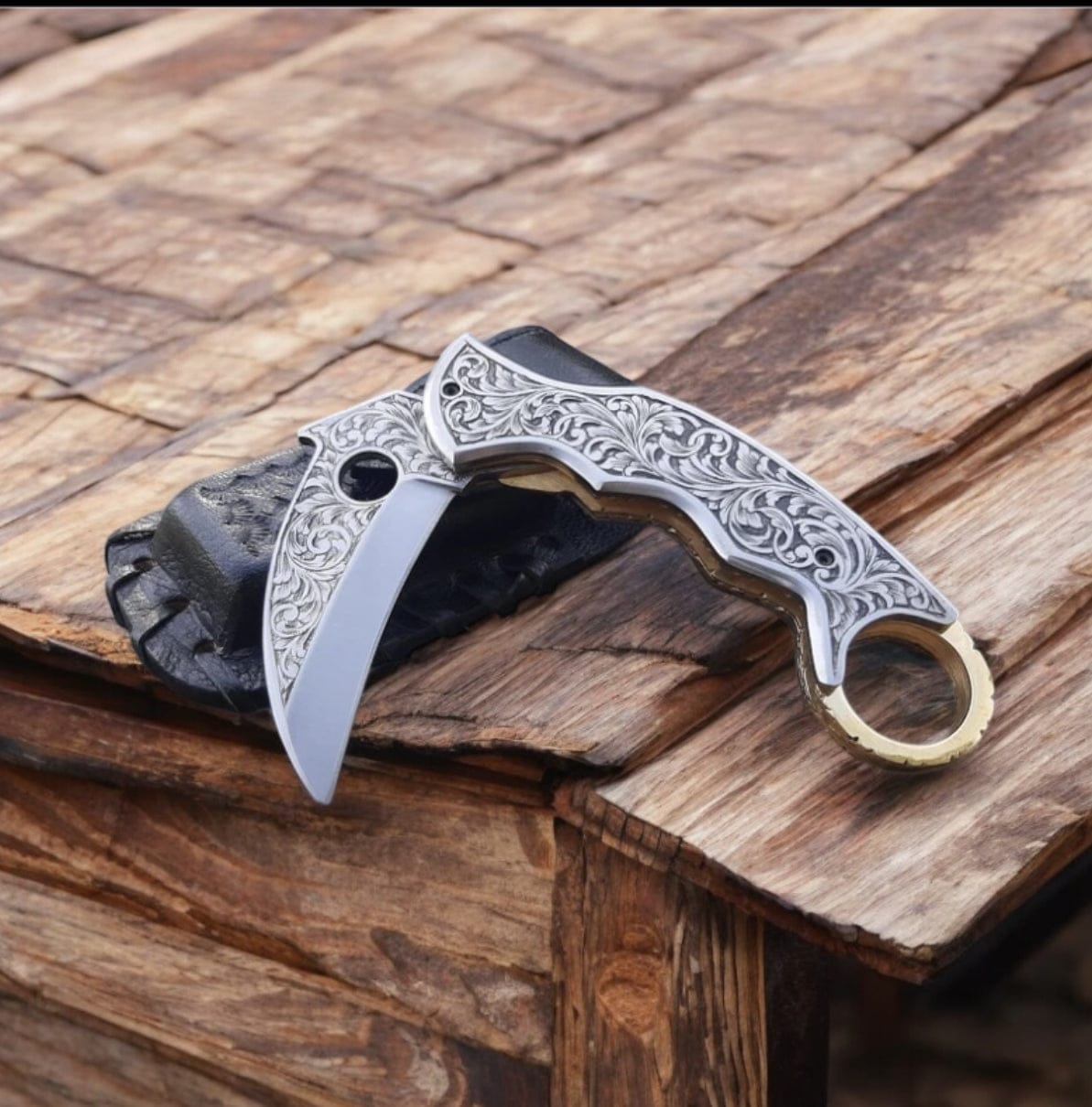 Texan Knives folding knives Hand-Engraved J2 Steel Folding Knife with Leather Case - 7.5" Overall Length