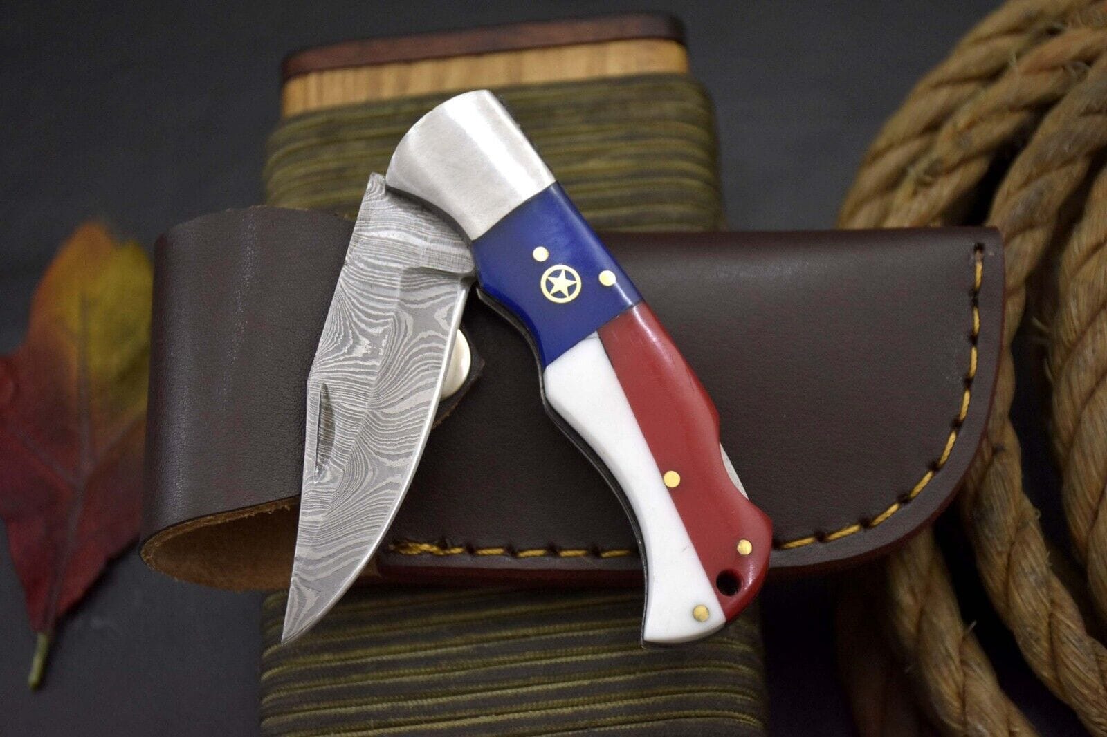 Texan Knives Folding Knives Handcrafted Damascus Steel Pocket Knife – Texas Flag Handle & Leather Sheath | Collectible EDC Gift