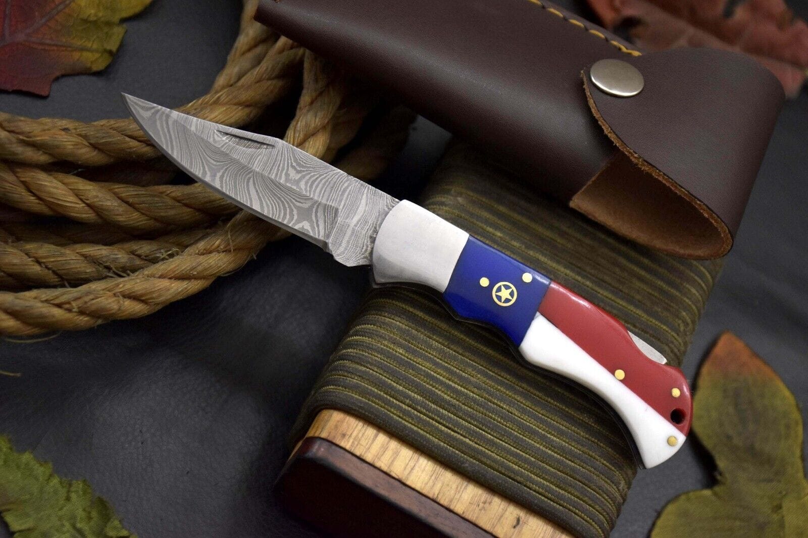 Texan Knives Folding Knives Handcrafted Damascus Steel Pocket Knife – Texas Flag Handle & Leather Sheath | Collectible EDC Gift