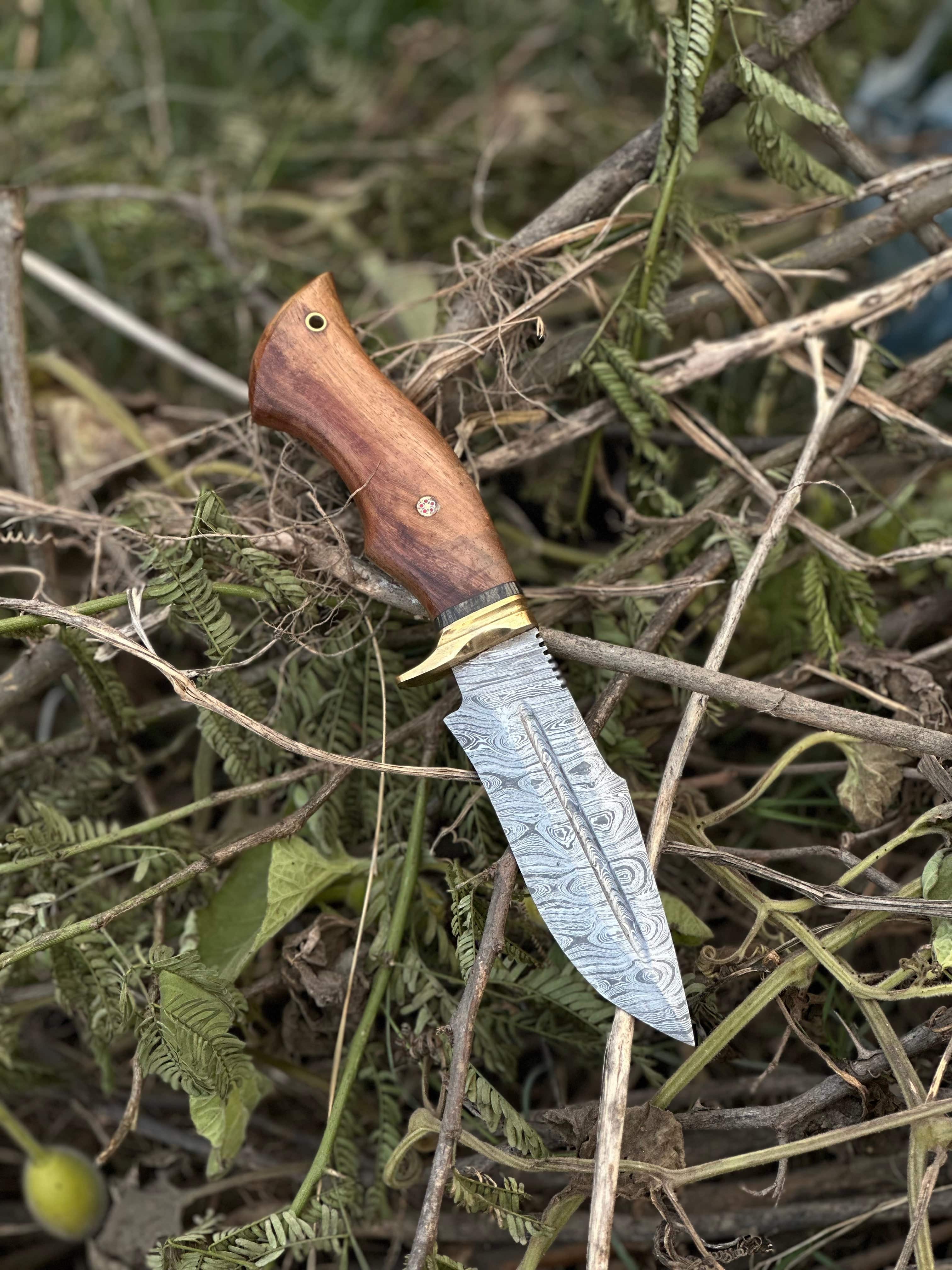 Texan Knives folding knives Hunting Blade – 10" Damascus Steel Knife with Rosewood Handle, Brass Guard & Leather Sheath