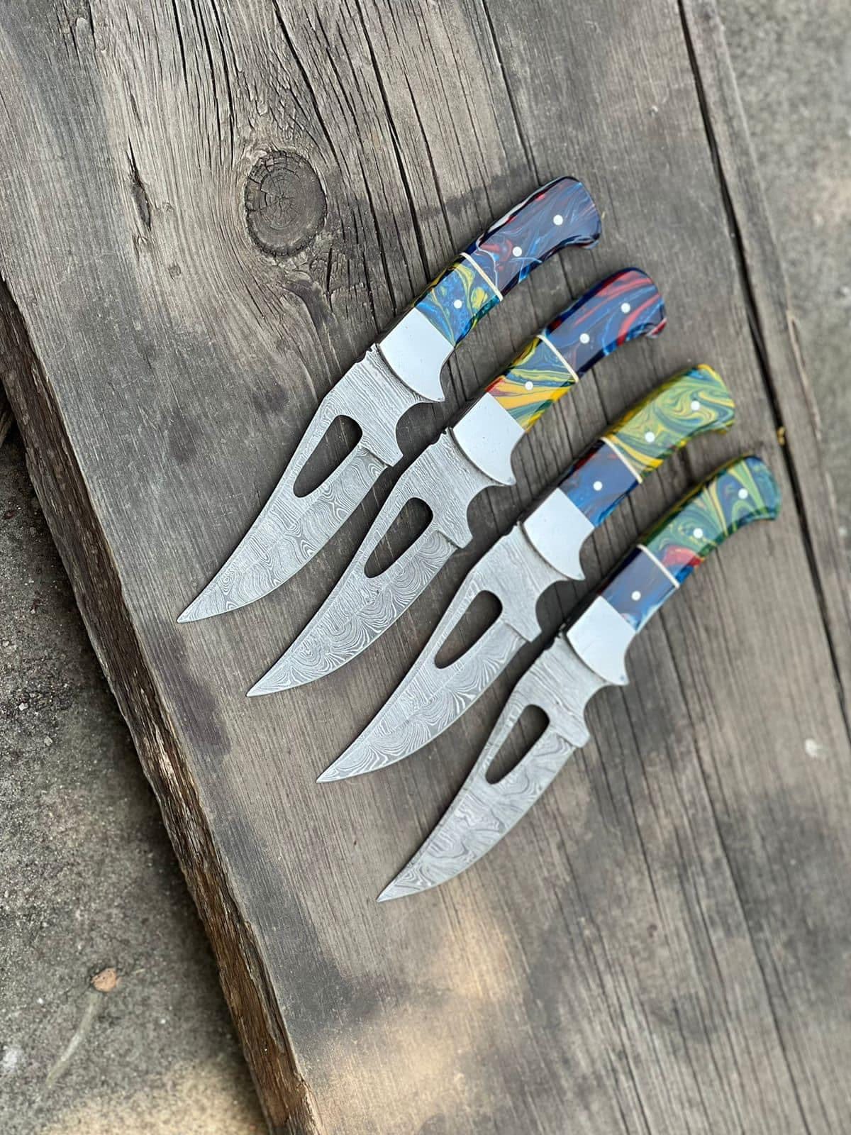 Texan Knives Hunting Knives Custom Handmade Hunting Knife with 4" Damascus Steel Blade and rasin Handle