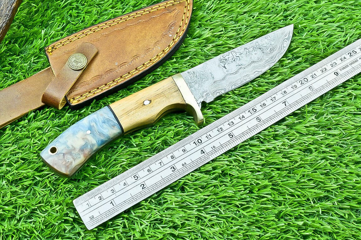 Texan Knives Hunting Knives Handmade Damascus Steel Hunting Knife – Olive Wood & Resin Handle with Leather Sheath