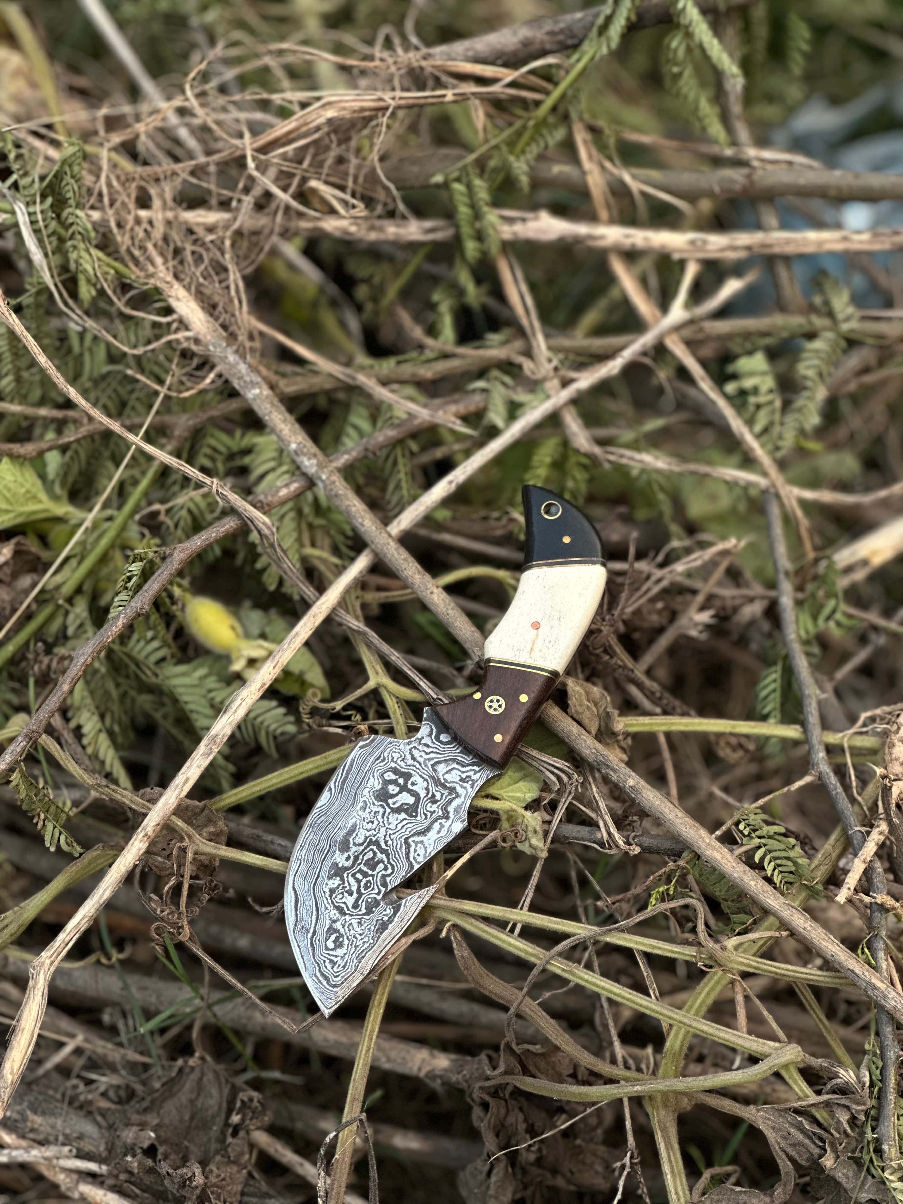 Texan Knives skinning knives Custom Handmade Damascus Steel Guthook Skinning Knife with Rosewood, Camel Bone & Black Sheet Handle - 7.5” with Leather Sheath