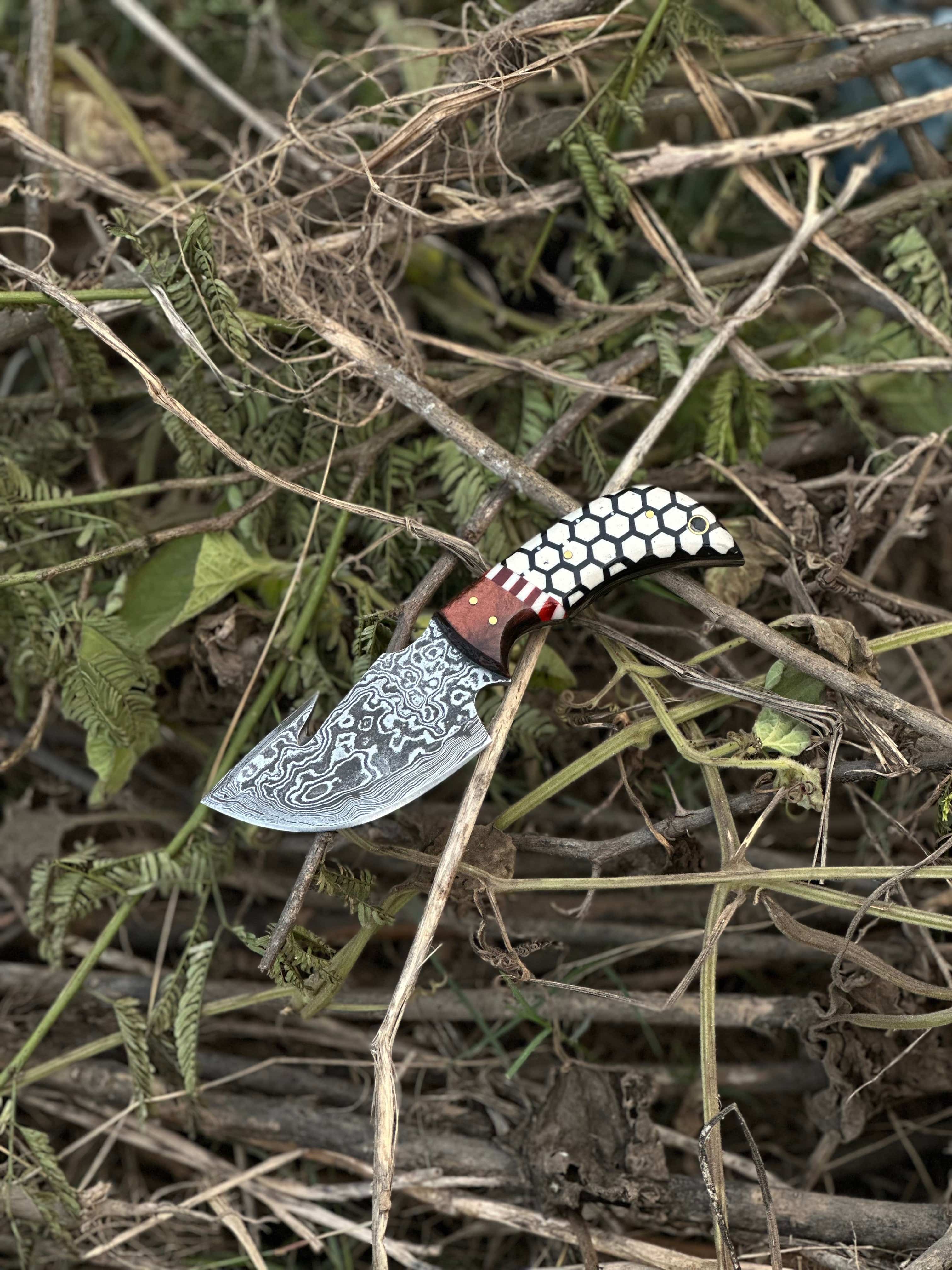 Texan Knives skinning knives Custom Handmade Damascus Steel Guthook Skinning Knife with Rosewood & Resin Handle - 7.5” with Leather Sheath