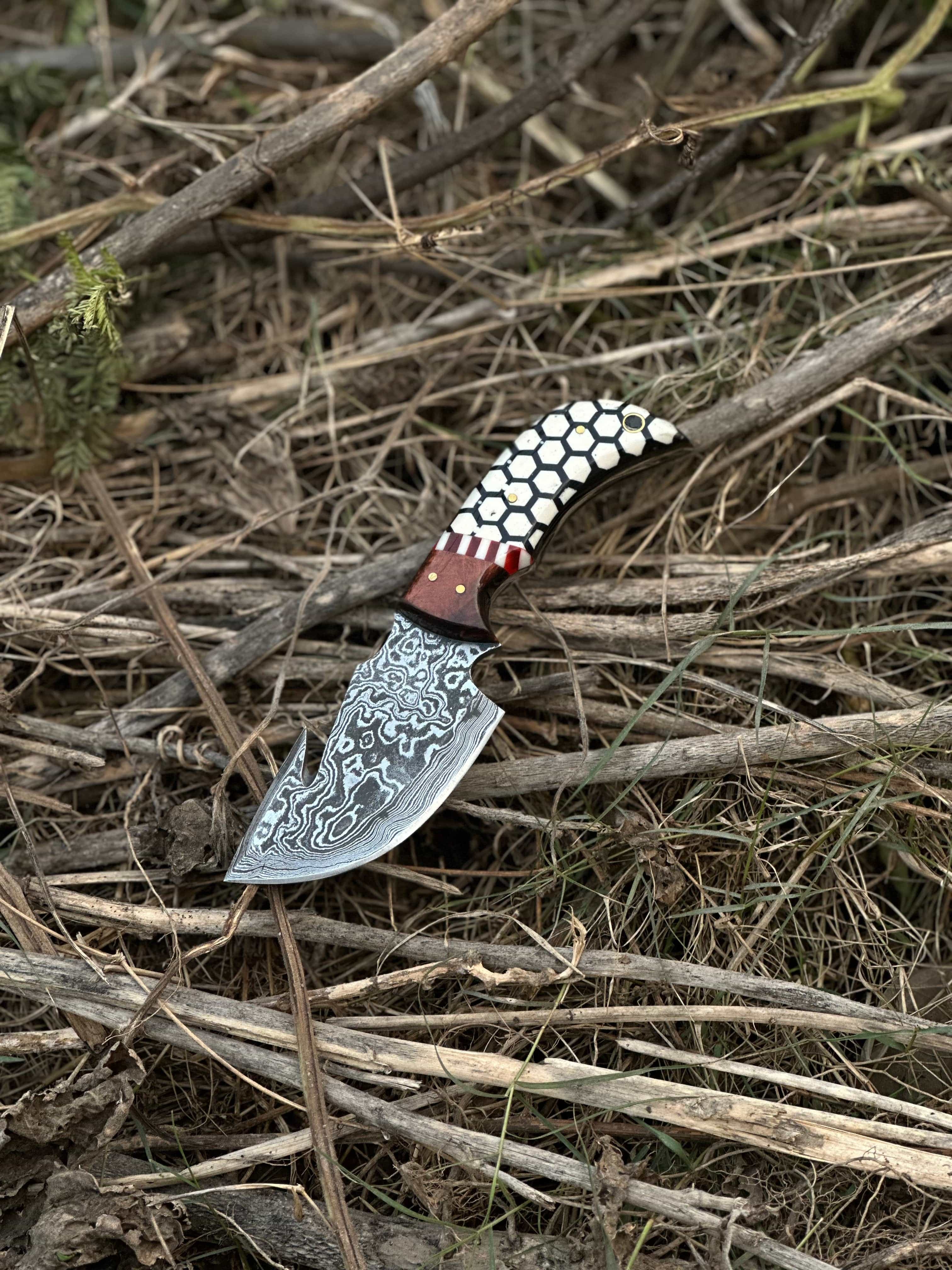 Texan Knives skinning knives Custom Handmade Damascus Steel Guthook Skinning Knife with Rosewood & Resin Handle - 7.5” with Leather Sheath
