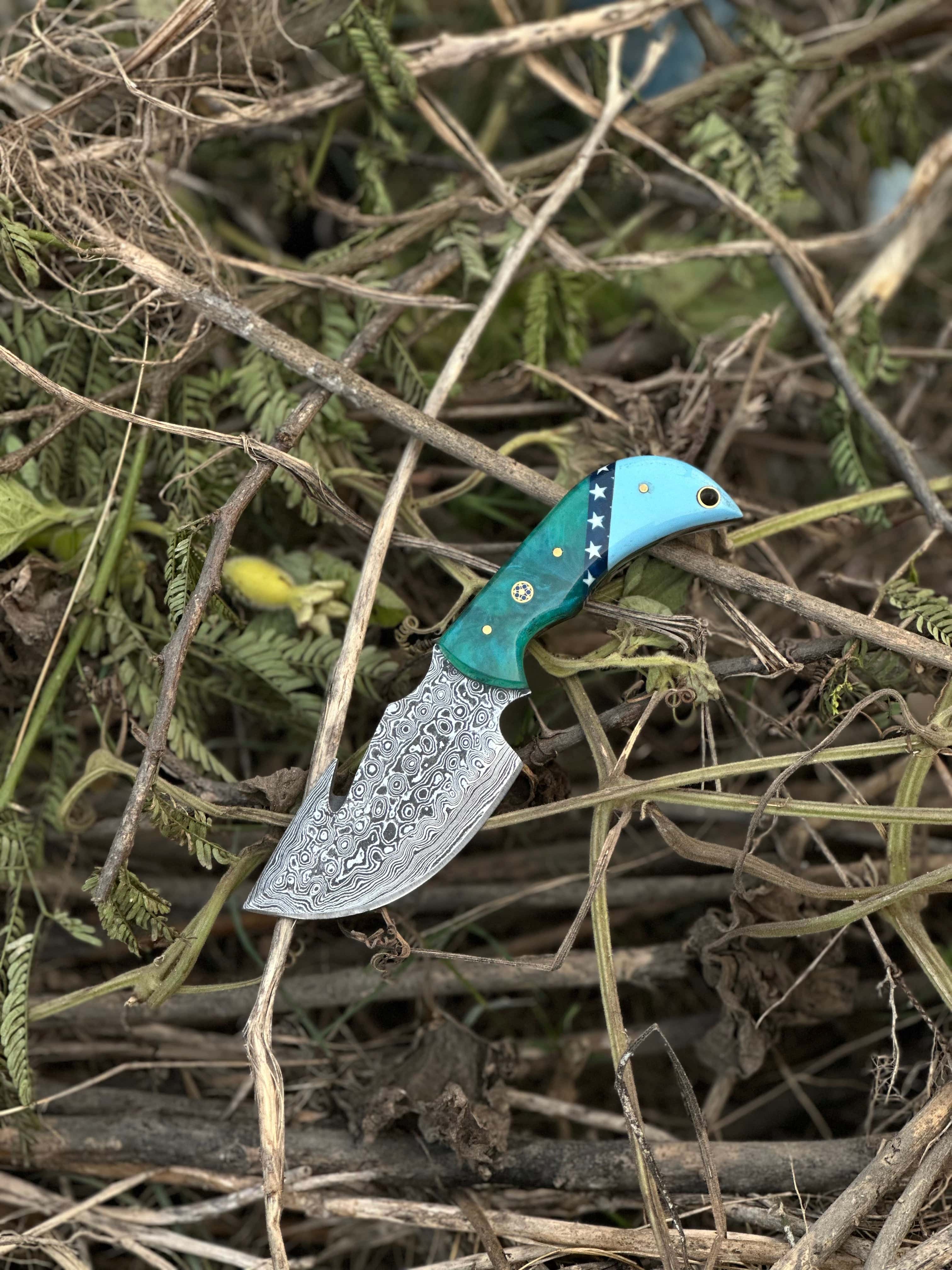 Texan Knives skinning knives Elite Custom Handmade Damascus Steel Guthook Skinning Knife with Resin Handle - 7.5” Premium Blade with Leather Sheath