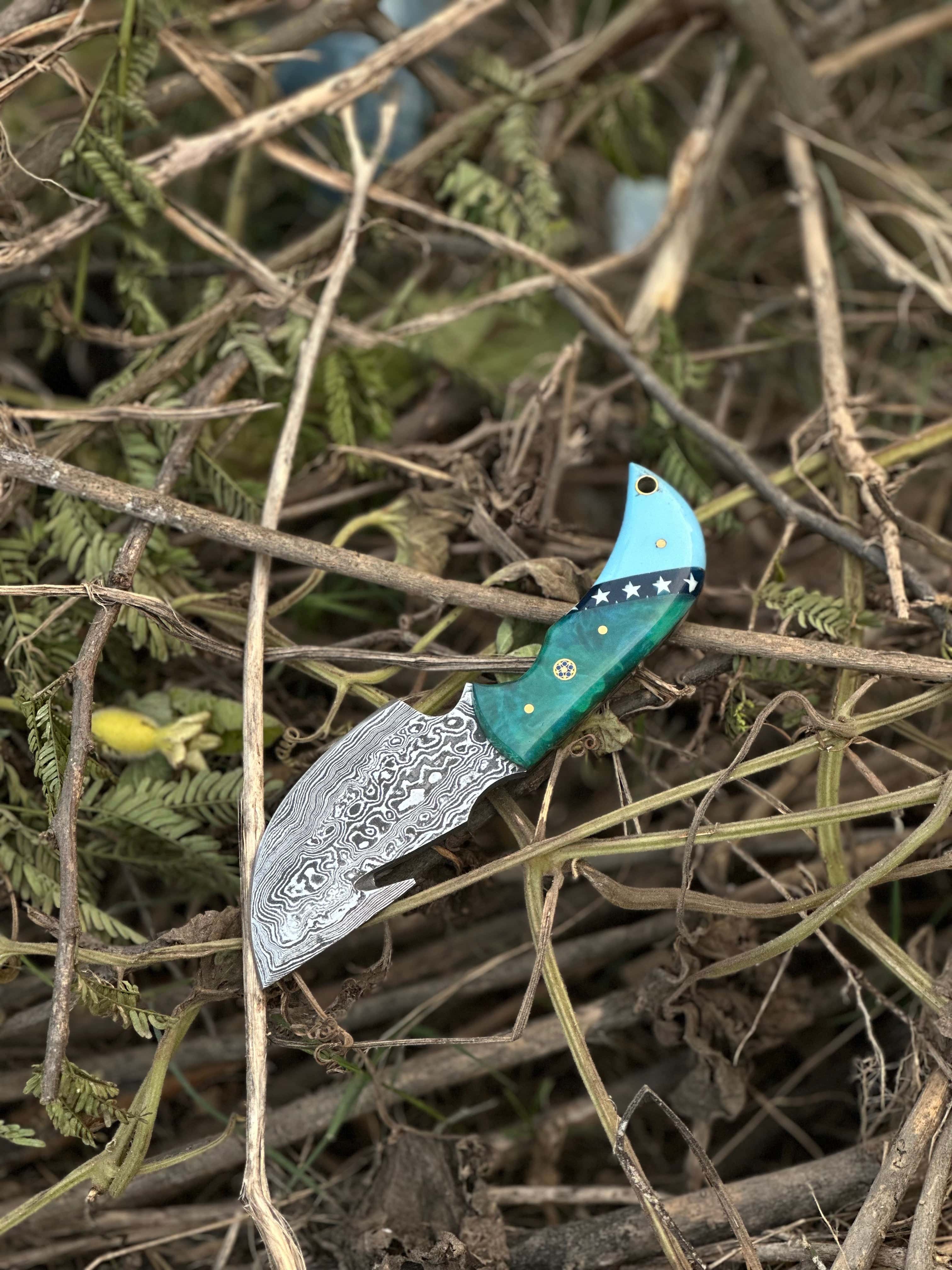 Texan Knives skinning knives Elite Custom Handmade Damascus Steel Guthook Skinning Knife with Resin Handle - 7.5” Premium Blade with Leather Sheath