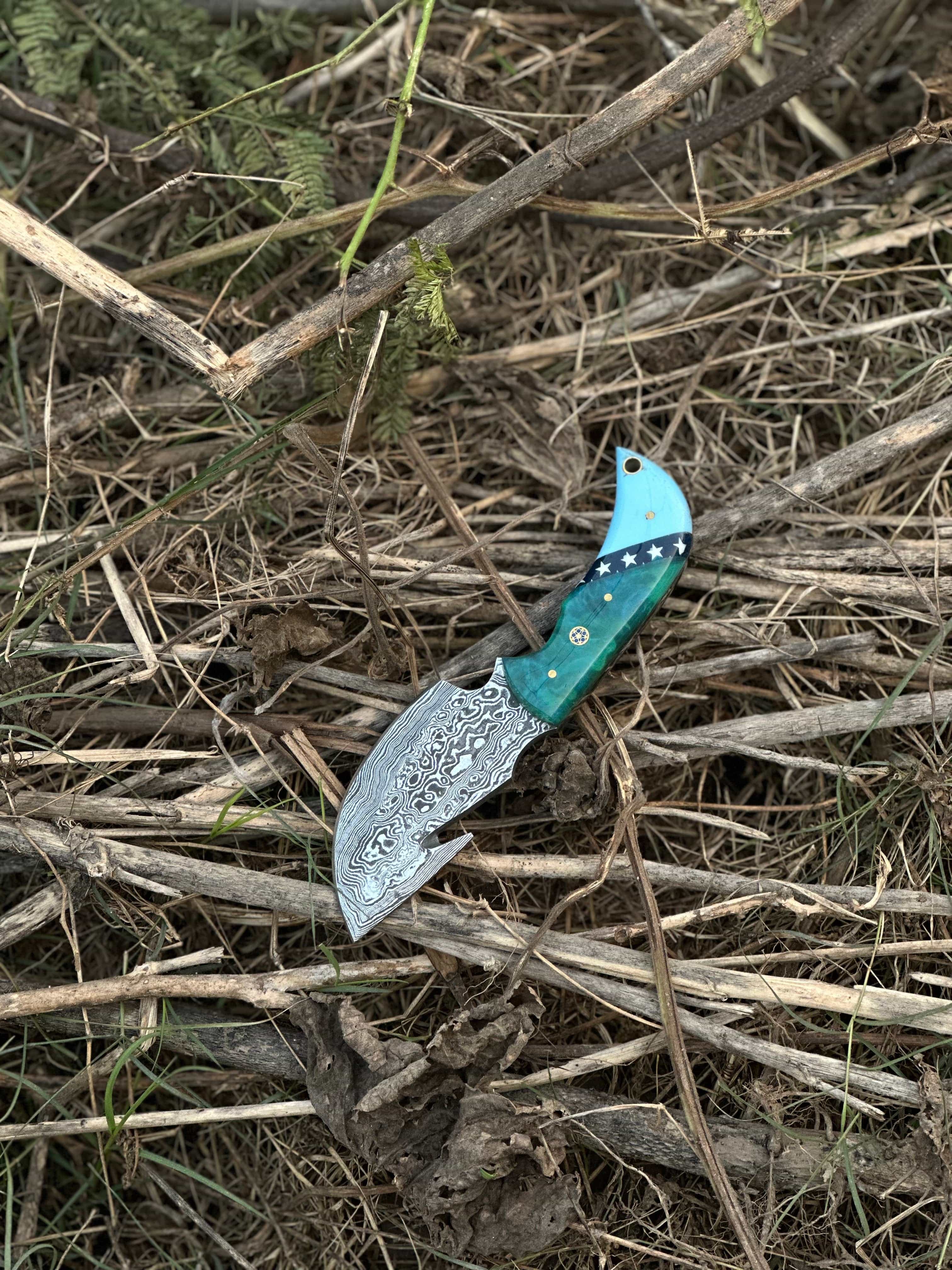 Texan Knives skinning knives Elite Custom Handmade Damascus Steel Guthook Skinning Knife with Resin Handle - 7.5” Premium Blade with Leather Sheath