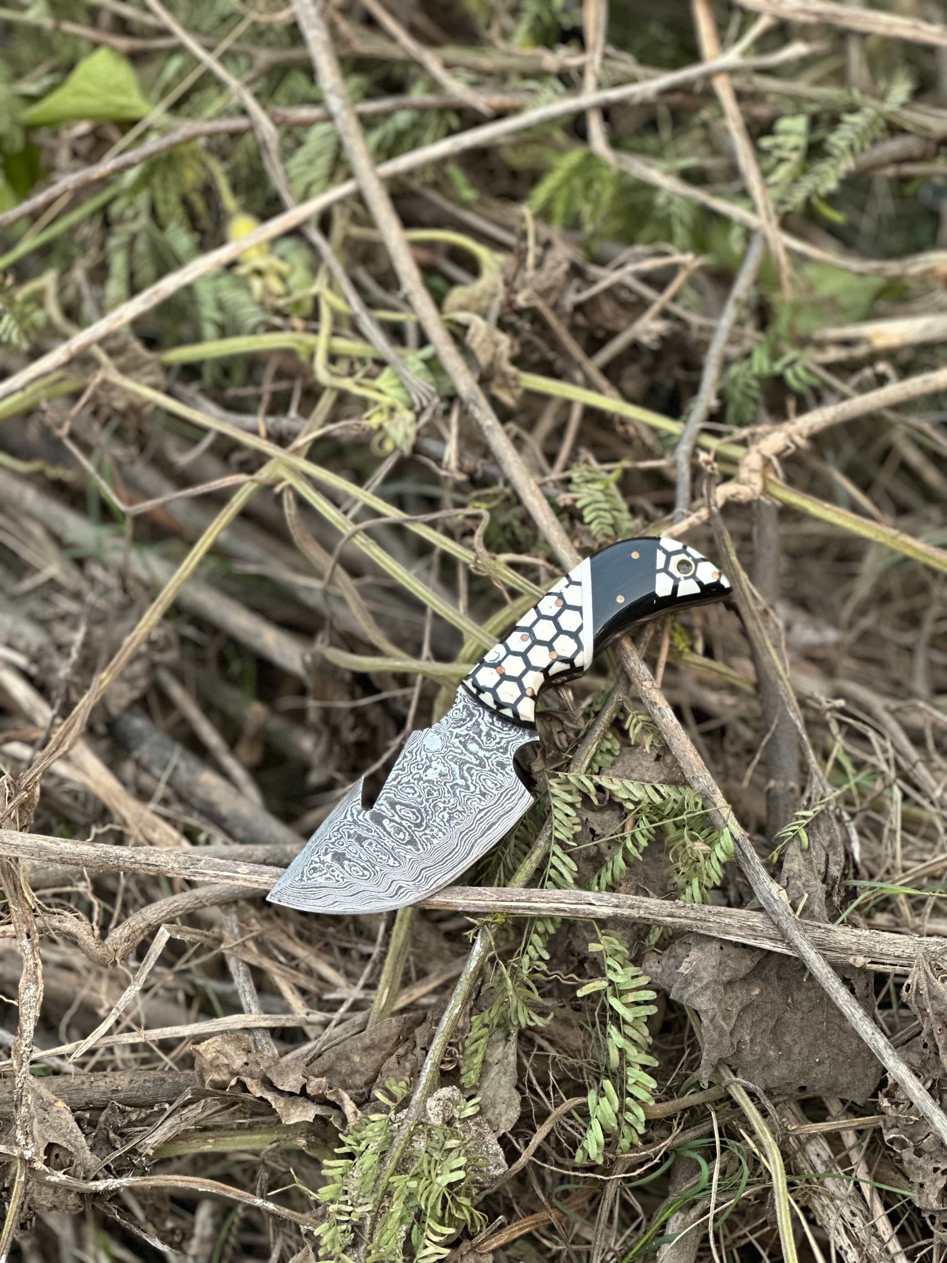 Texan Knives skinning knives Exquisite Custom Handmade Damascus Steel Guthook Skinning Knife with Unique Resin Handle - 7.5” Blade with Leather Sheath