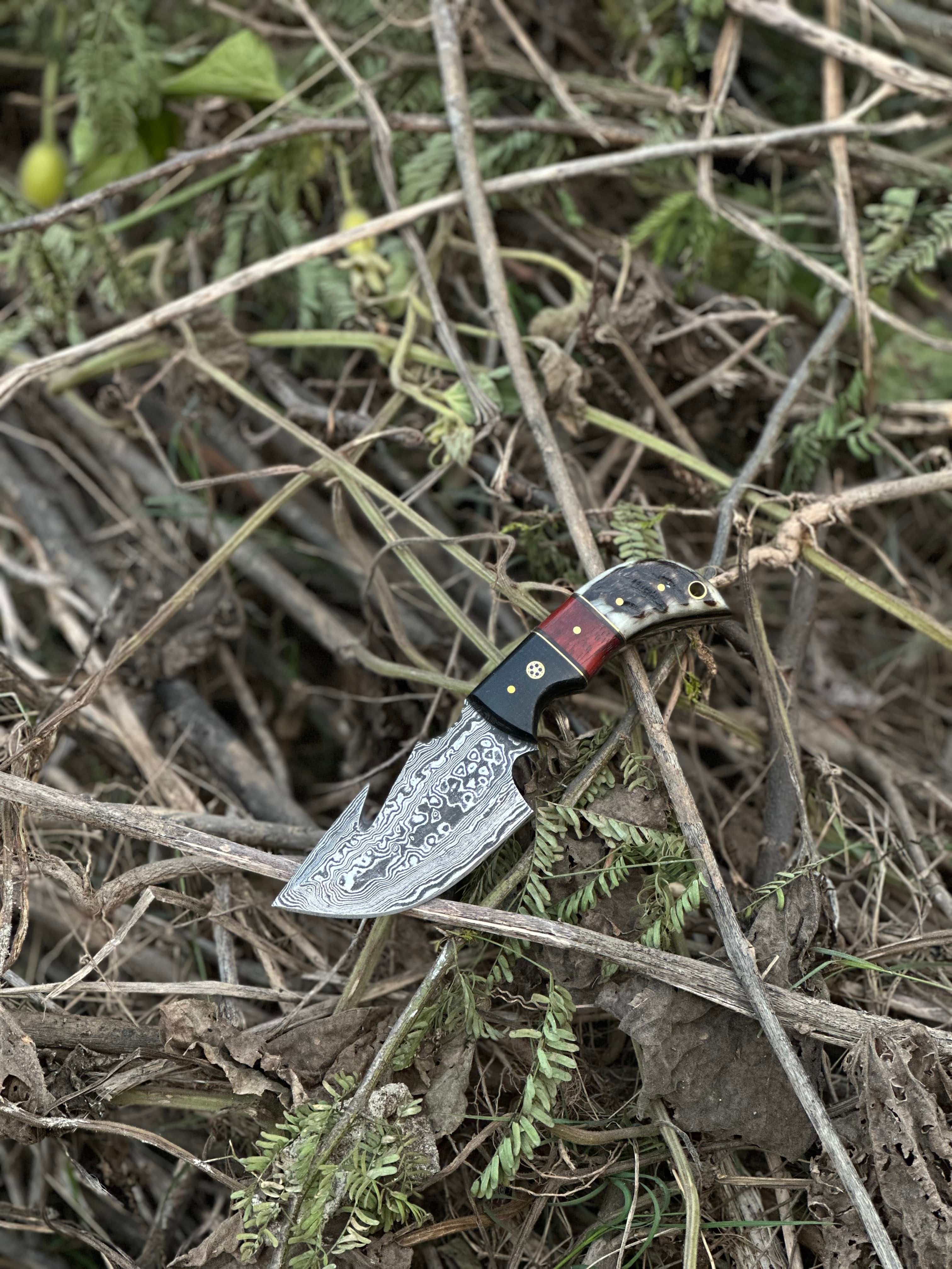 Texan Knives skinning knives Premium Custom Handmade Damascus Steel Guthook Skinning Knife with Resin Handle - 7.5” Sharp Blade with Leather Sheath