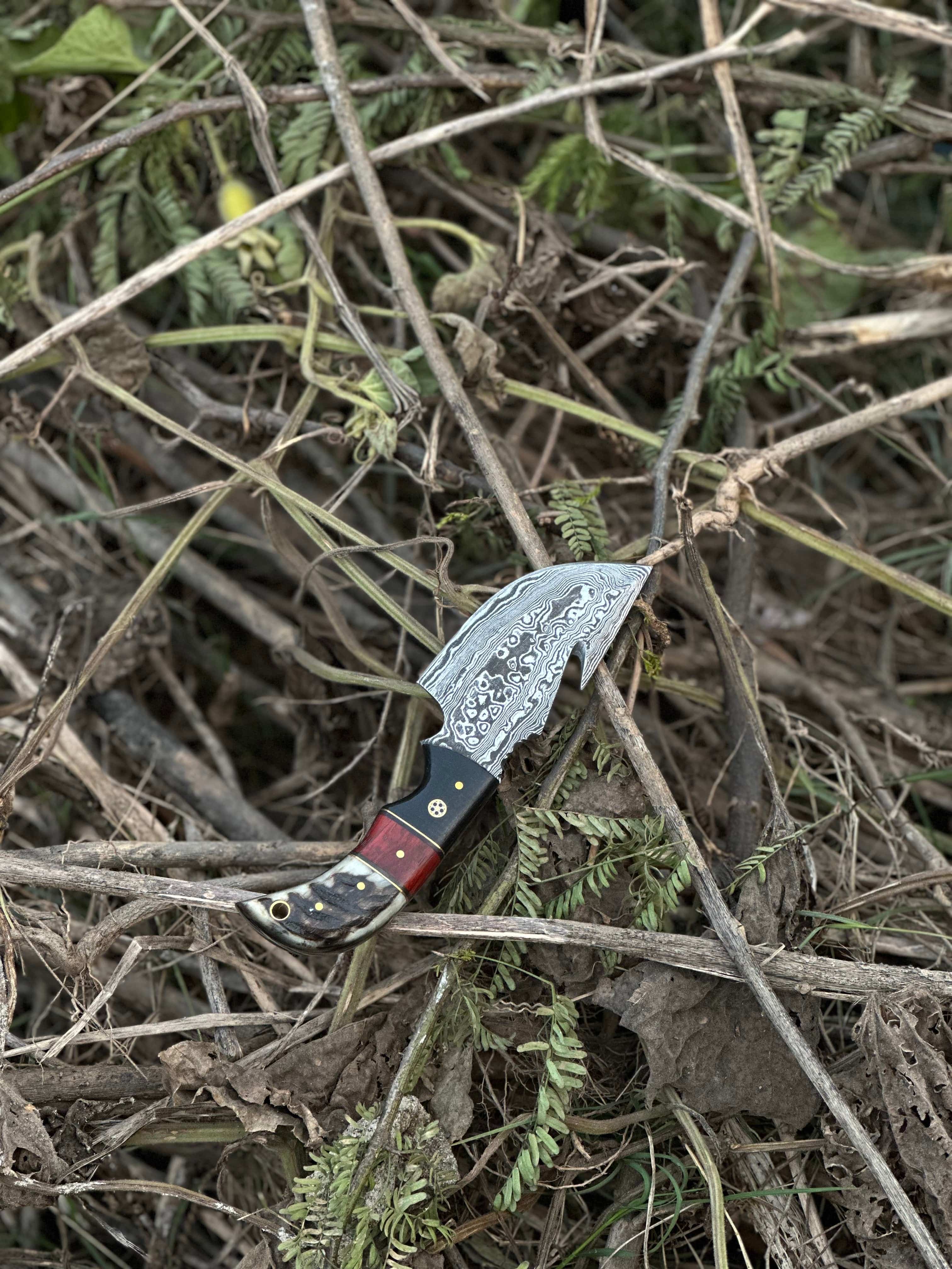 Texan Knives skinning knives Premium Custom Handmade Damascus Steel Guthook Skinning Knife with Resin Handle - 7.5” Sharp Blade with Leather Sheath