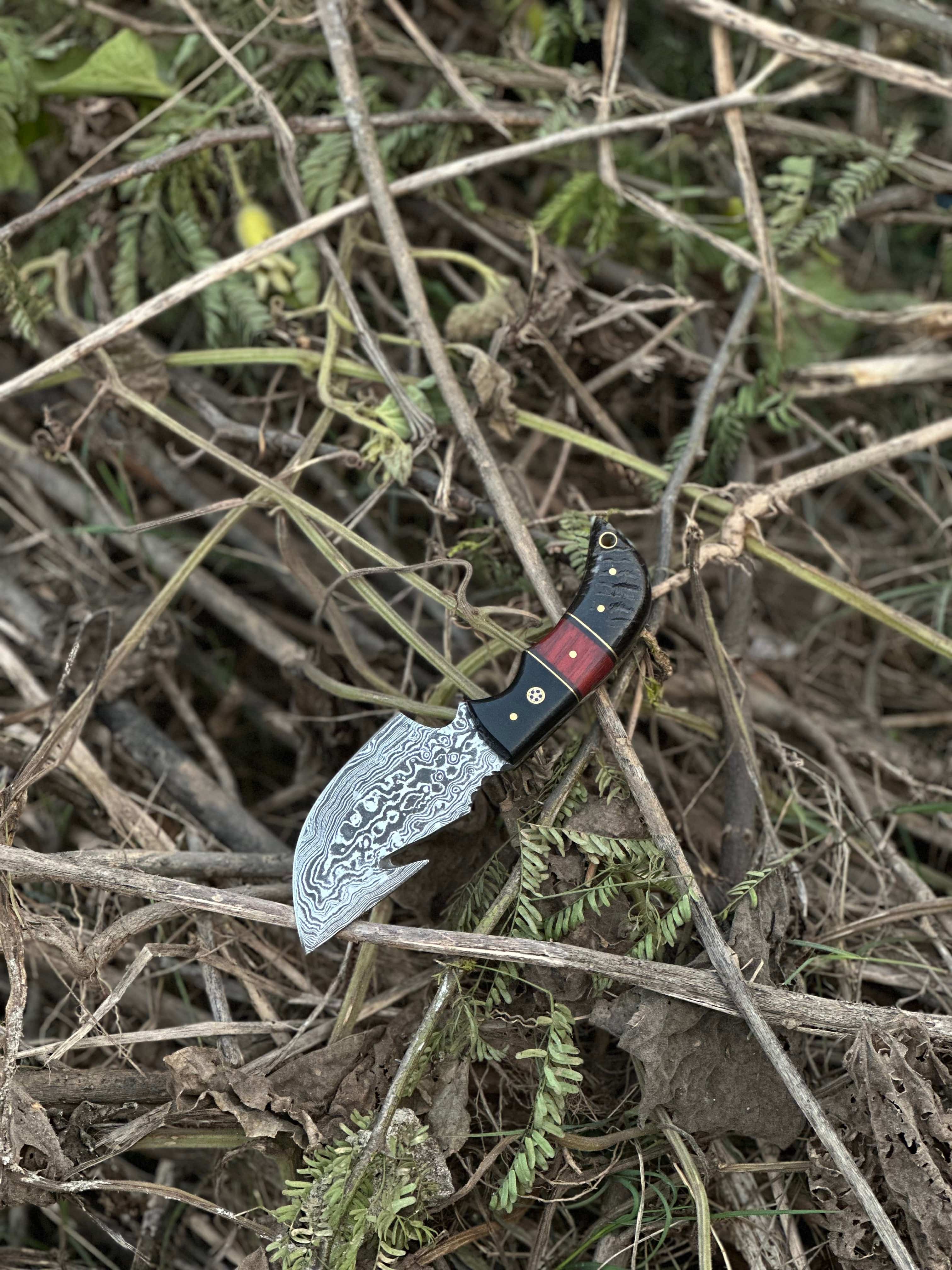 Texan Knives skinning knives Premium Custom Handmade Damascus Steel Guthook Skinning Knife with Resin Handle - 7.5” Sharp Blade with Leather Sheath