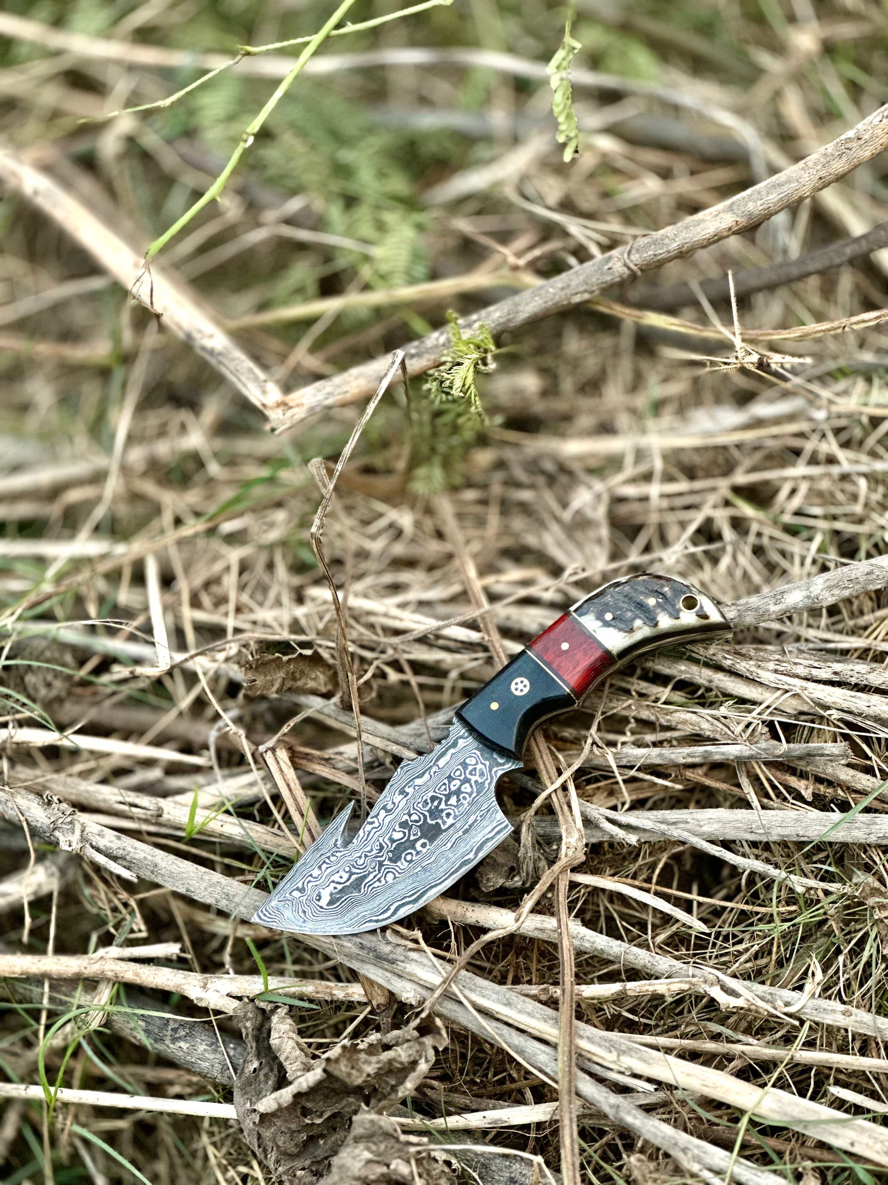 Texan Knives skinning knives Premium Custom Handmade Damascus Steel Guthook Skinning Knife with Resin Handle - 7.5” Sharp Blade with Leather Sheath