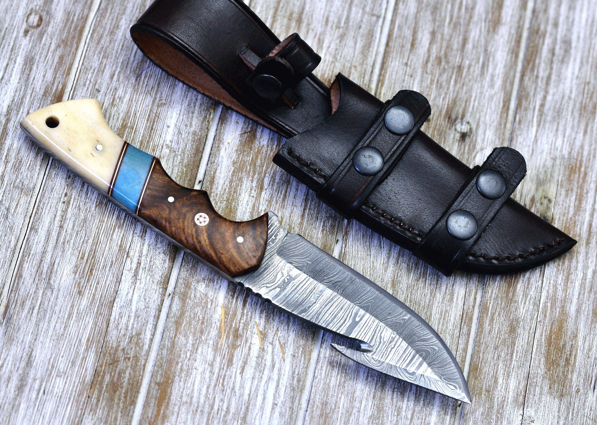 Texan Knives skinning knives Premium Damascus Guthook Skinning Knife – Rosewood & Bone Handle – 10” Hunting Essential