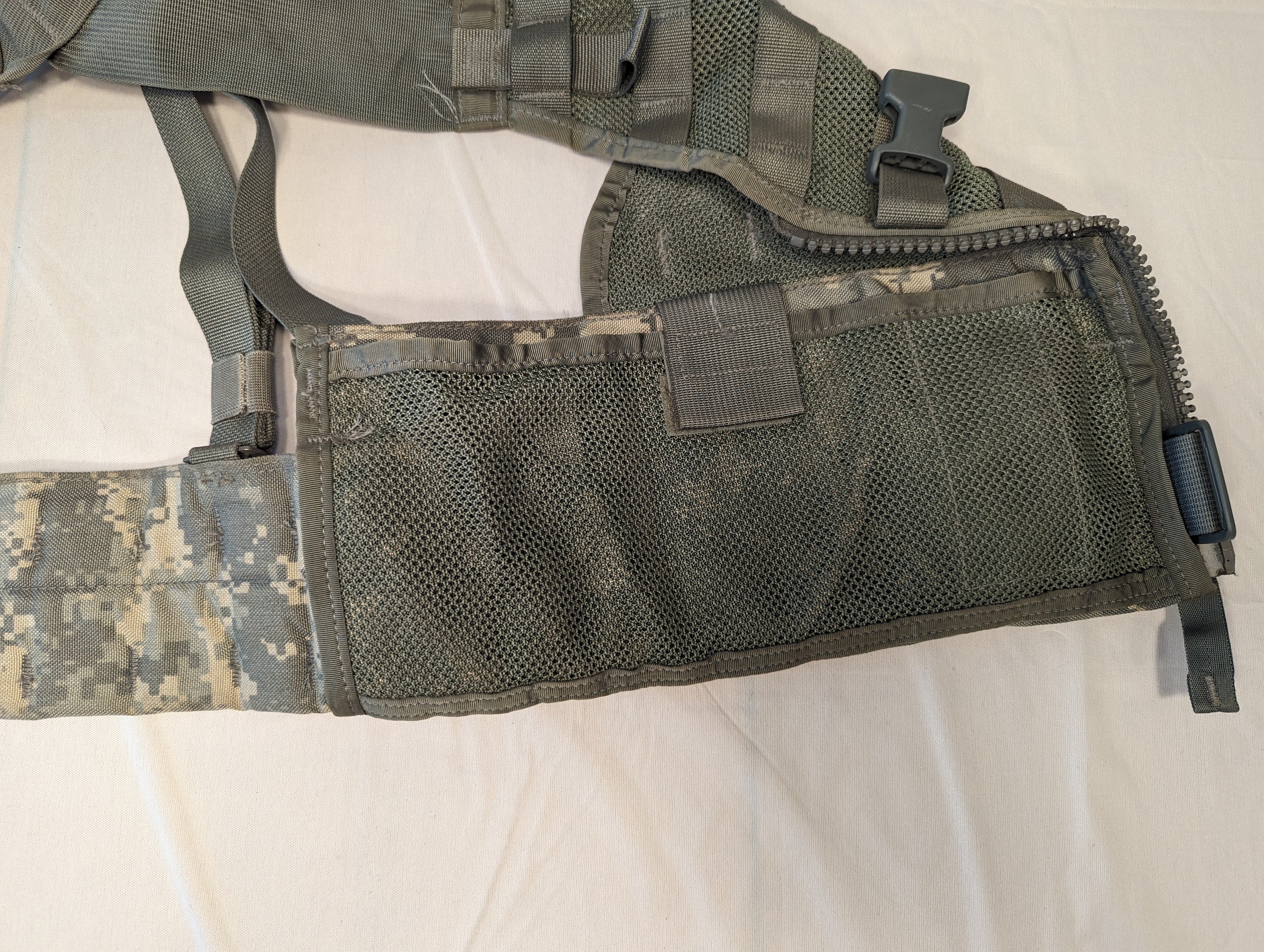 Fighting Load Carrier - ACU